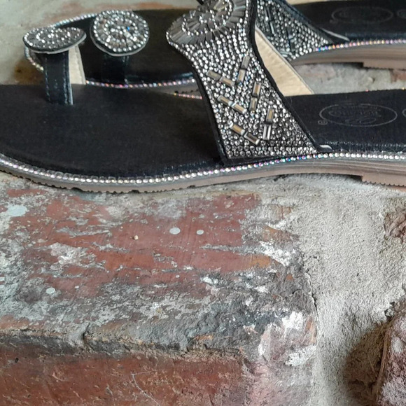 Bolaro by Summer Rio Embellished toe ring sandals - Picture 3 of 10